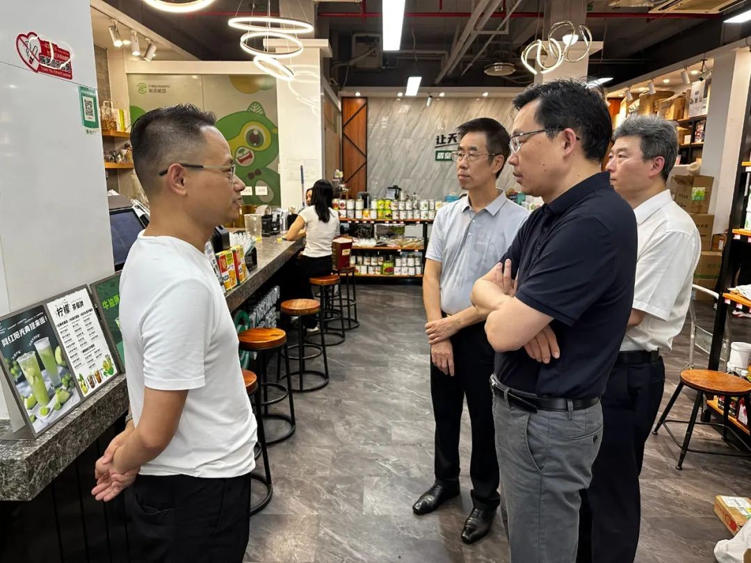 廣州市政府秘書長洪謙和市商務局一行到金達咖啡飲品城調研